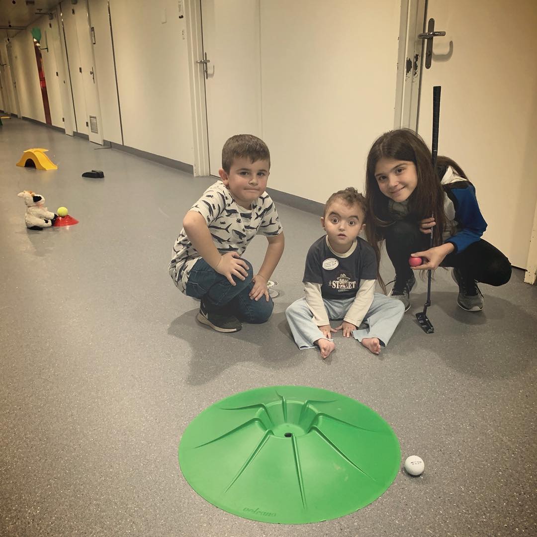 Planète Enfants Malades Activité Sport dans les couloirs du CHUV // GOLF